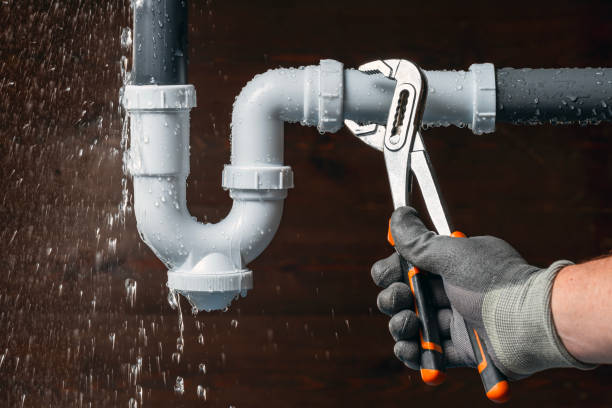 Professional Emergency Plumber technician working in Milford, IA